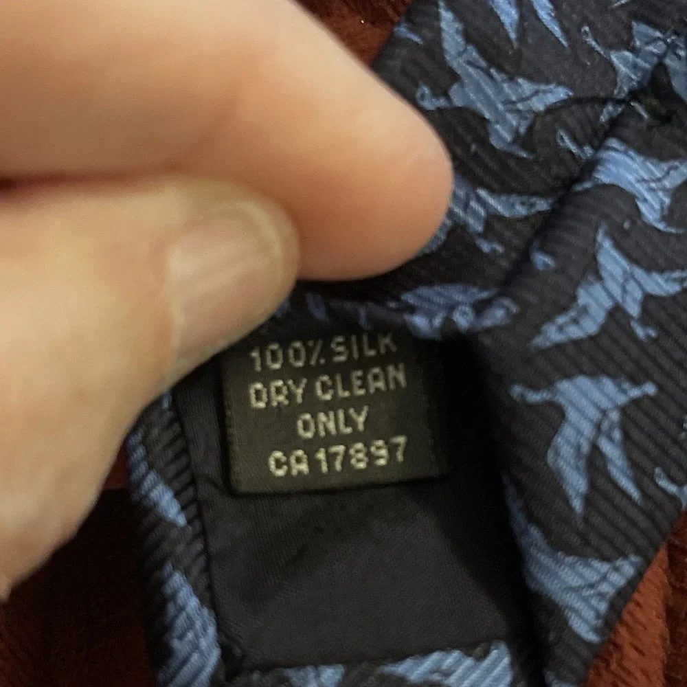 DUCK BANANA REPUBLIC Italy DESIGNER NECKTIE TIE Navy W/ Light Blue Ducks 4x57.5